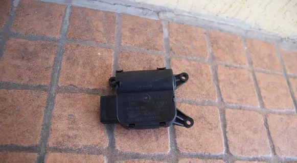 Audi A4 S4 B6 8E 8H A/C air flow flap actuator/motor 8E1820511A