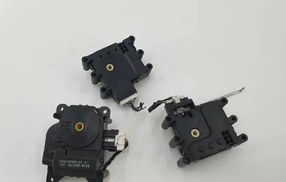 Mazda 3 I Air flap motor/actuator 6Y30F 6W01E