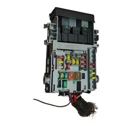 Opel Insignia A Fuse module 13222786