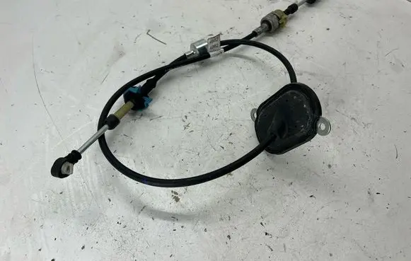 Buick Encore I Gear shift cable linkage 4982171208 42594985