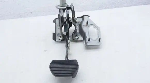 Opel Grandland X Engine head 9811346480