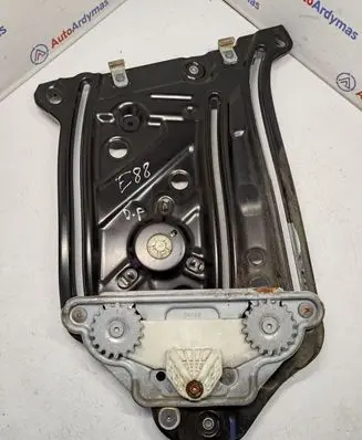Rear window lifting mechanism without motor