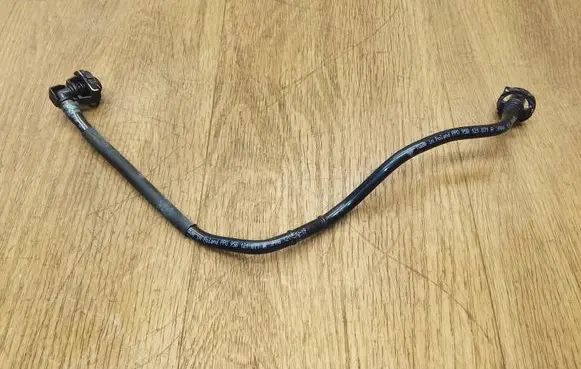 Porsche Macan (95B) Engine coolant pipe/hose 95B121071A
