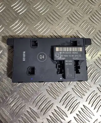 Mercedes-Benz C W203 Door control unit/module A2038201385