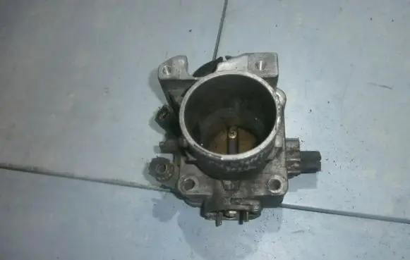 Hyundai Lantra II Throttle valve nerakodo