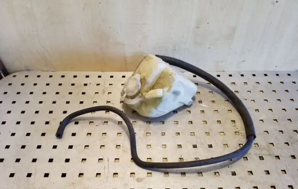 Mazda Premacy Coolant expansion tank/reservoir 823021120