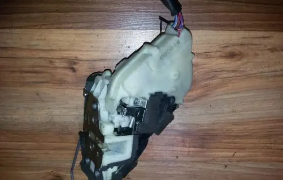 Honda Jazz Front door lock 080214