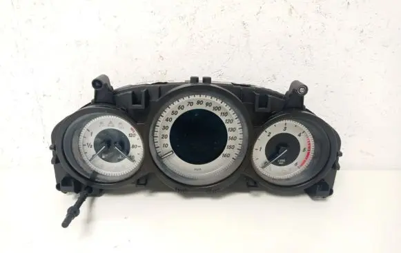 Mercedes-Benz C W204 Speedometer (instrument cluster) A2049004408