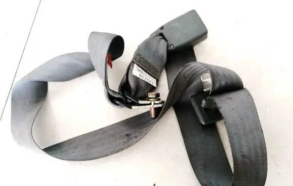 Mazda 626 Rear seatbelt buckle T2073B