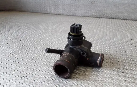Volkswagen Golf III Engine coolant pipe/hose 028121133B