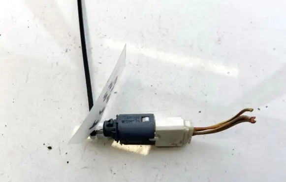 Renault Scenic II - Grand scenic II Brake pedal sensor switch