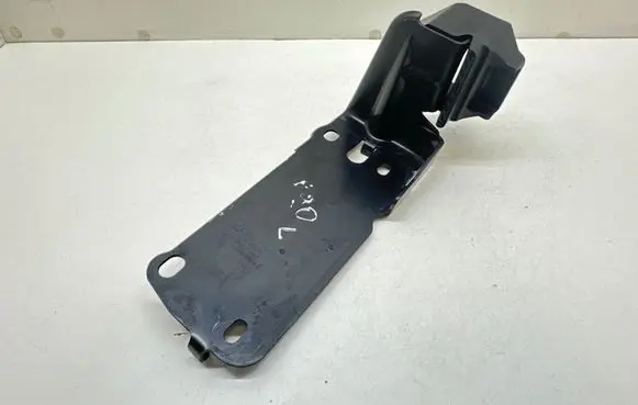 BMW 3 E90 E91 Radiator mount bracket 7117811