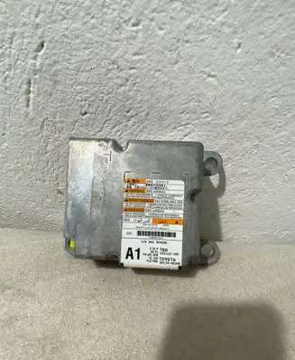 Toyota Avensis T270 Airbag control unit/module 8917005390 233112105