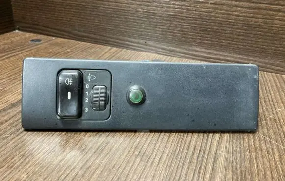 Mercedes-Benz Sprinter W901 W902 W903 W904 Headlight level height control switch 9016891008