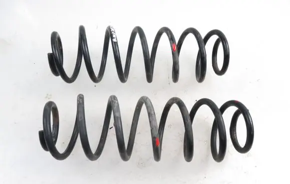 Volkswagen Polo IV 9N3 Rear coil spring