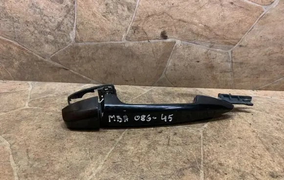 BMW 2 F46 Front door exterior handle 7305015