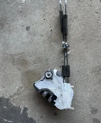 Honda CR-V Coupe door lock (next to the handle) M4912120