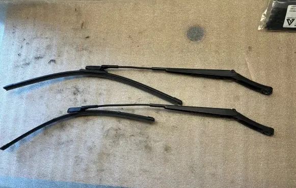 Volkswagen Tiguan Front wiper blade arm 5N1955409
