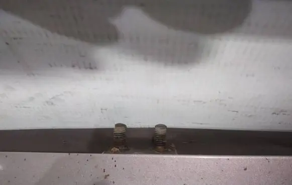 Tailgate/trunk/boot hinge