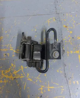 Audi A6 S6 C6 4F Front door lower hinge 8E0831412B
