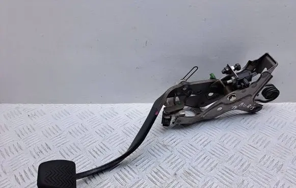 Toyota Auris 150 Clutch pedal 5510712300 3130112520 3132142010