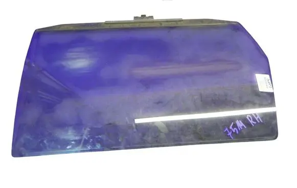 Volkswagen PASSAT B4 Front door window glass four-door