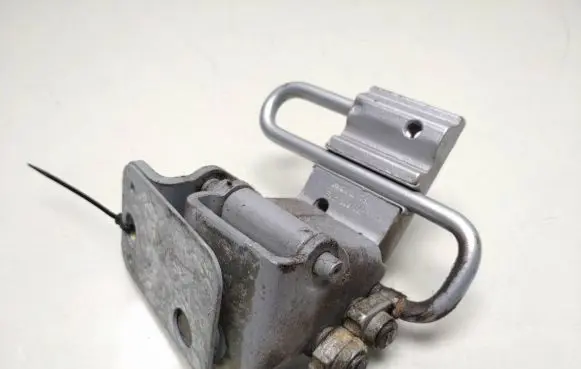 Audi A6 S6 C5 4B Rear door lower hinge 4B0833412E