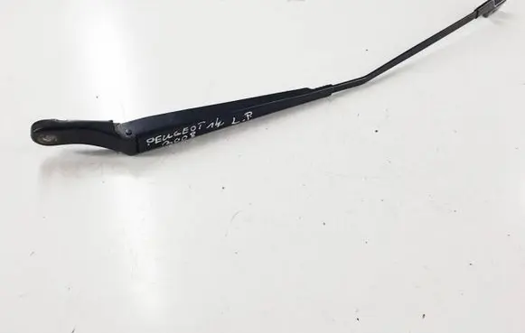 Peugeot 3008 I Front wiper blade arm