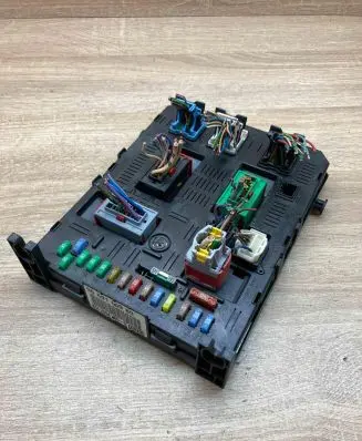 Citroen C4 I Central body control module 9660105980 281148373A