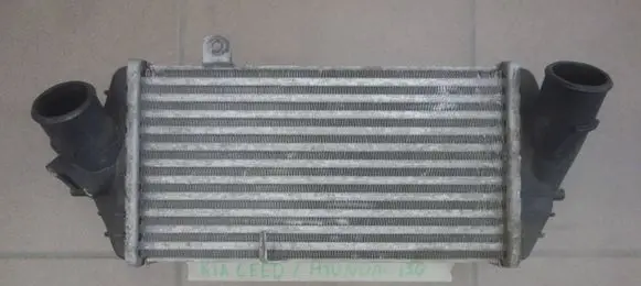 Hyundai i30 Intercooler radiator 282702A770