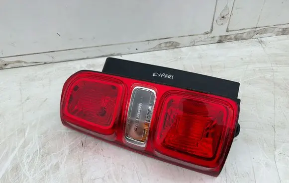 Peugeot Expert Rear/tail lights 9808243180