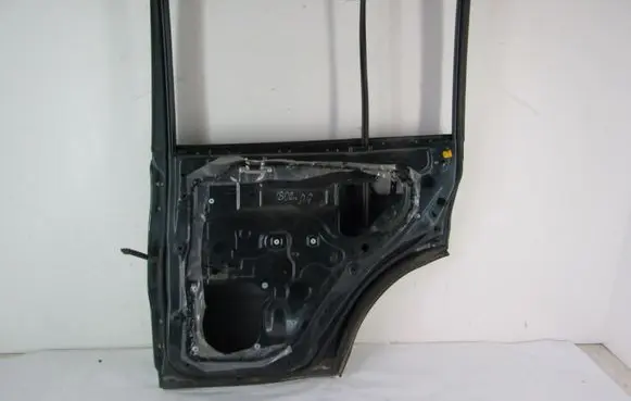 Mitsubishi Pajero Rear door