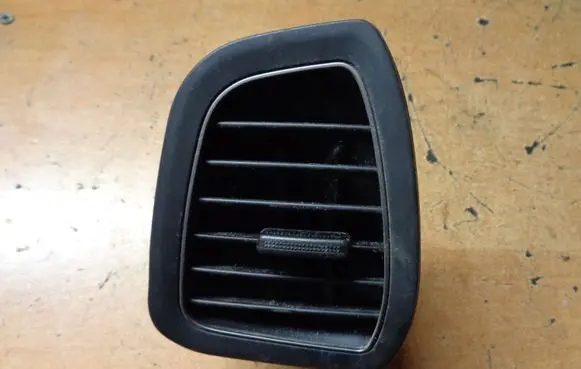 Hyundai i20 (GB IB) Dashboard side air vent grill/cover trim