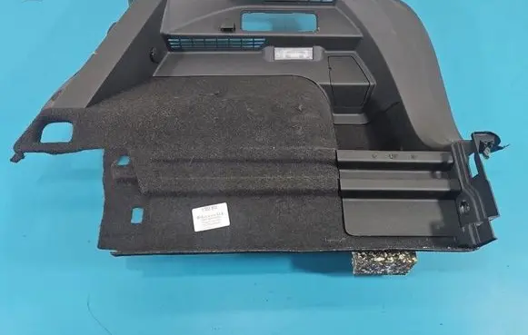 Volkswagen Tiguan Trunk/boot side trim panel 5NA867764B IMPRK1553815