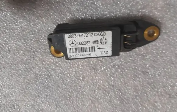Mercedes-Benz S W220 Airbag deployment crash/impact sensor 2208204426 A2208204426