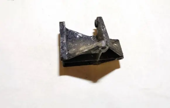 Nissan Almera N16 Engine mounting bracket