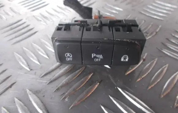 Opel Grandland X Parking (PDC) sensor switch YP00032577 20191018 035480302