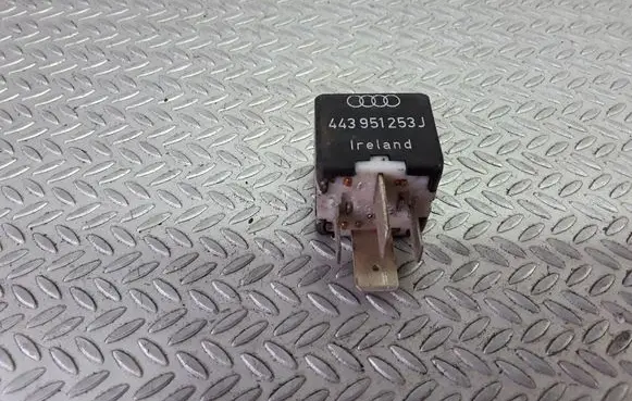 Volkswagen PASSAT B5 Other relay 443951253J