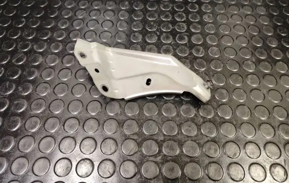 Citroen C4 Aircross Fender mounting bracket