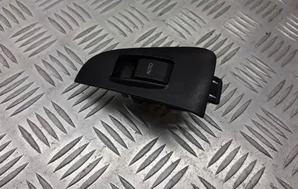 Toyota Avensis T250 Quarter vent window switch 74272-05020