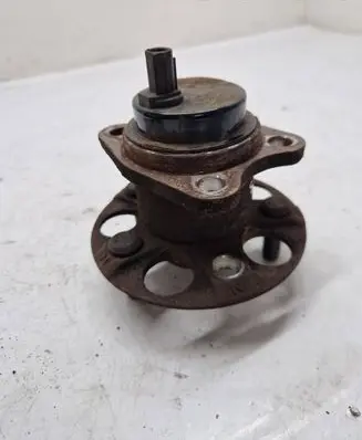 Toyota Prius (XW30) Rear wheel hub