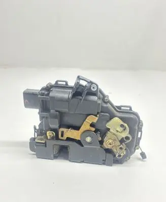 Volkswagen Golf IV Front door lock PA66GF30