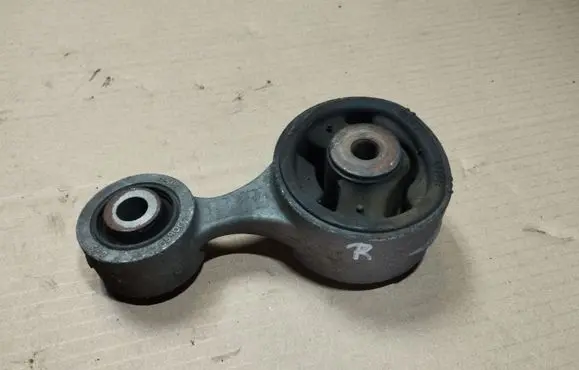 Honda CR-V Engine mount bracket 089007