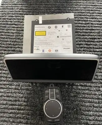 Radio/CD/DVD/GPS head unit