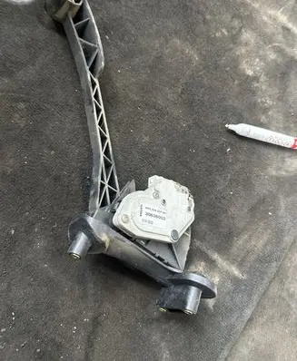 Volvo V70 Accelerator throttle pedal
