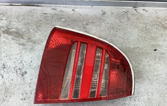 Skoda Superb B5 (3U) Rear/tail lights 3U5945111 3U5945095