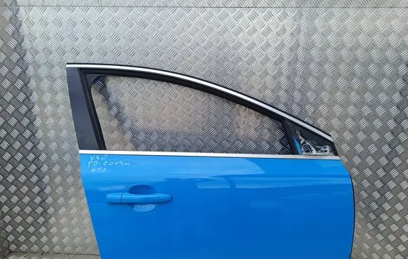 Volvo V40 Front door 