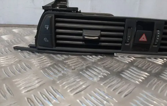 Audi A7 S7 4G Dash center air vent grill 4G1820951