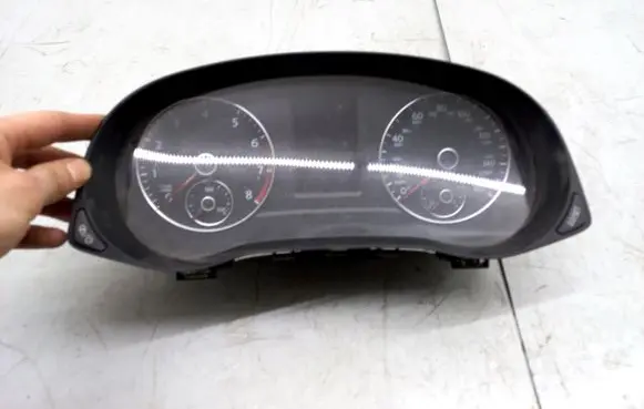 Volkswagen PASSAT B7 USA Speedometer (instrument cluster) 561920970F