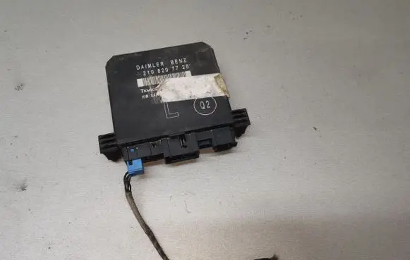 Mercedes-Benz E W210 Door control unit/module 2108207726